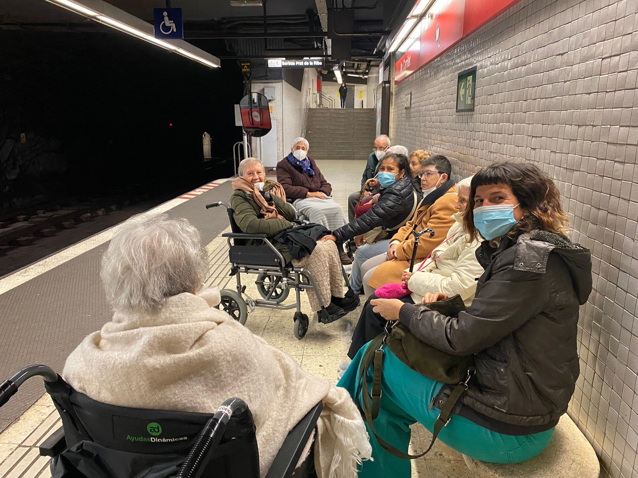 persones ateses i equip de la residència al metro