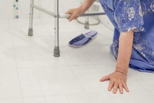 ¿Cómo prevenir los accidentes en el hogar? personas mayores